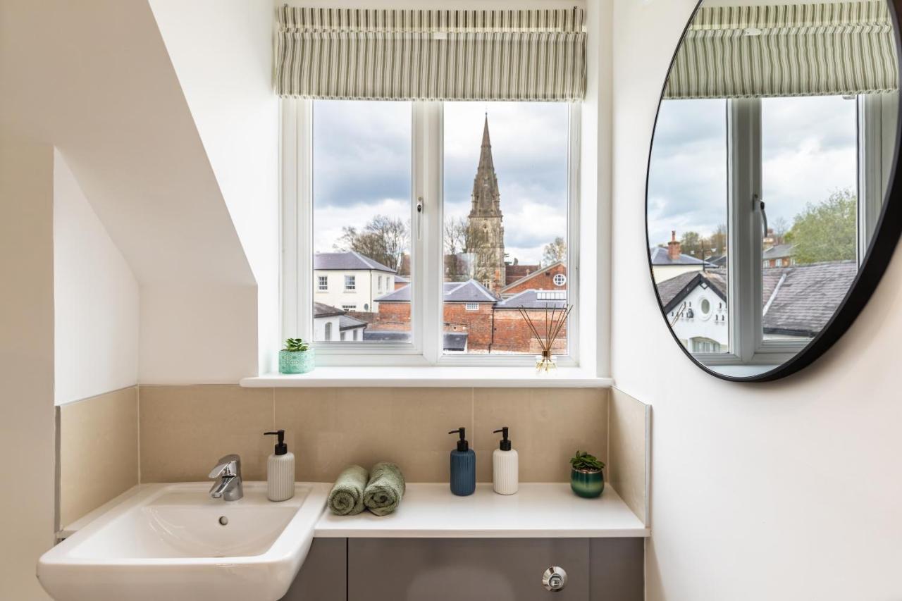 4 Bed City House With Private Garden And Parking Winchester Extérieur photo