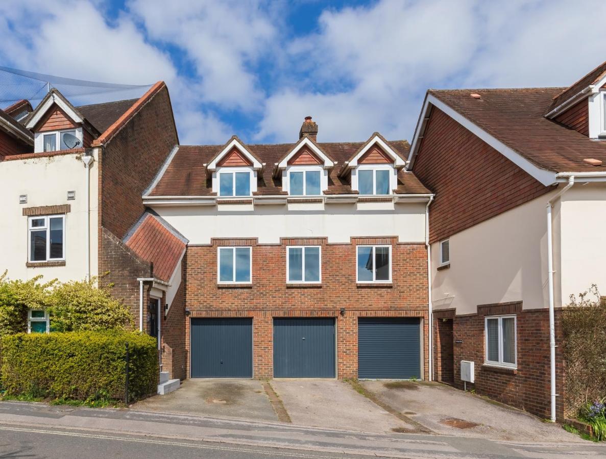 4 Bed City House With Private Garden And Parking Winchester Extérieur photo