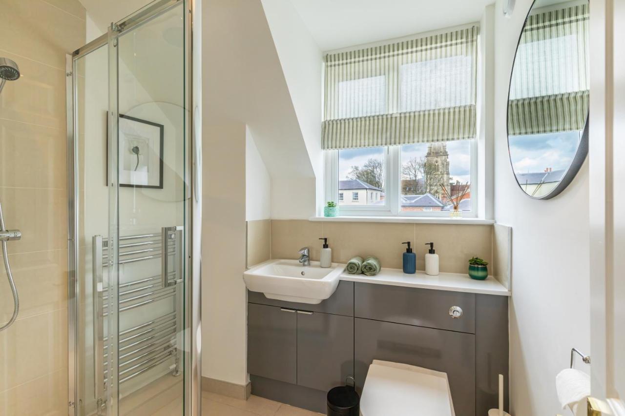 4 Bed City House With Private Garden And Parking Winchester Extérieur photo