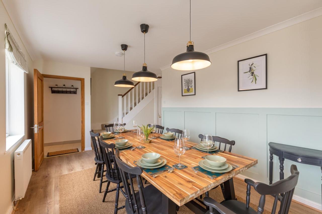 4 Bed City House With Private Garden And Parking Winchester Extérieur photo