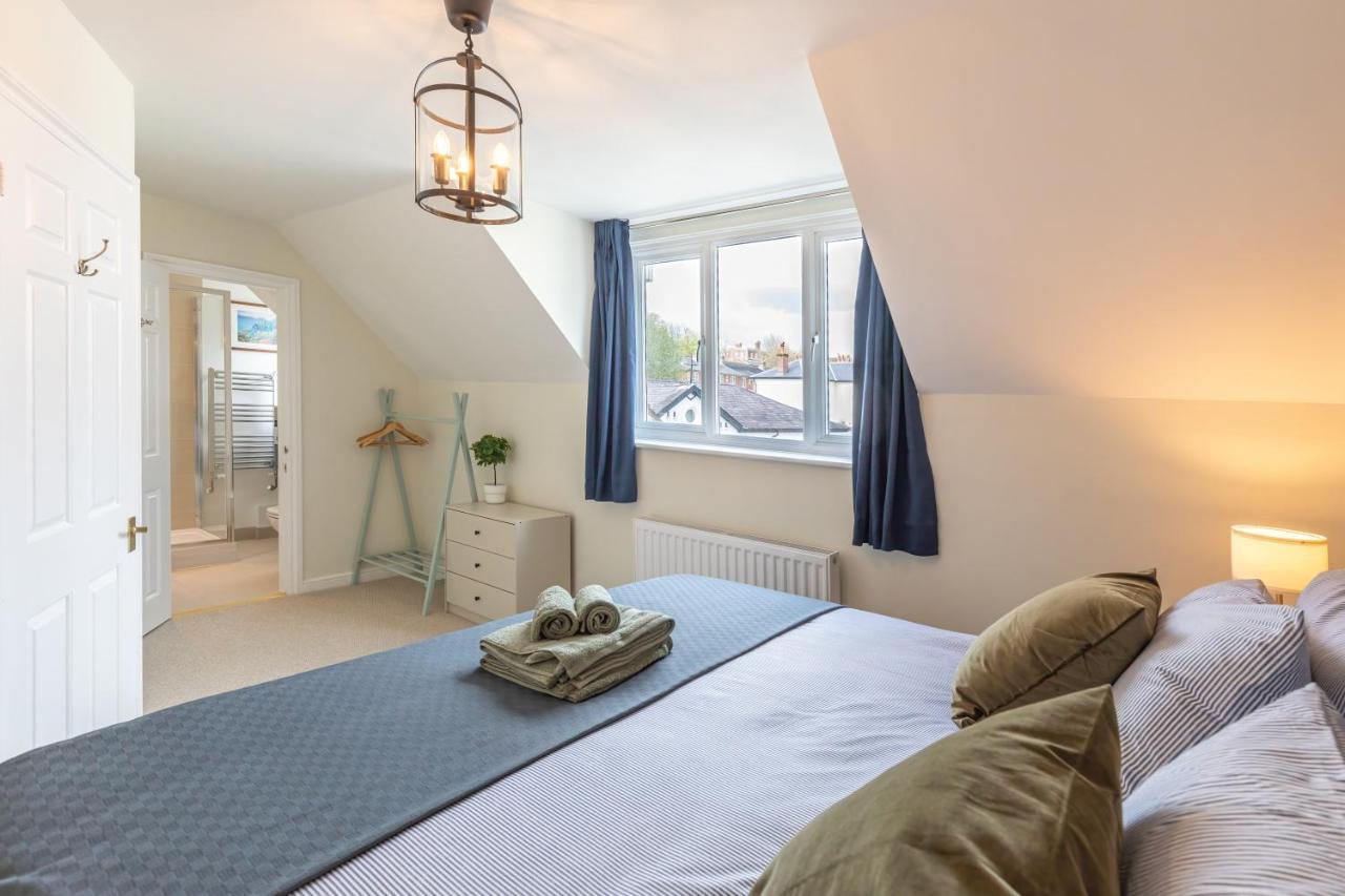 4 Bed City House With Private Garden And Parking Winchester Extérieur photo