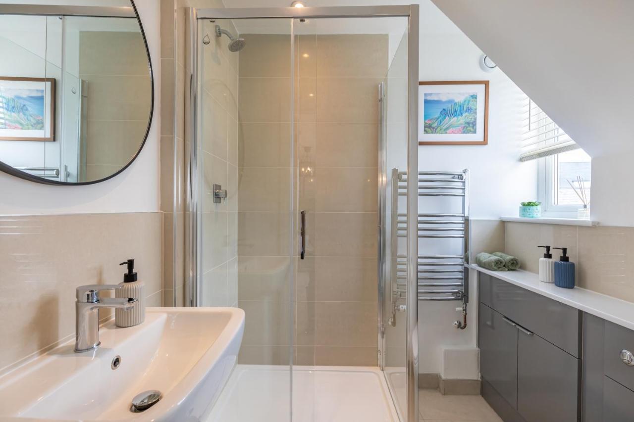 4 Bed City House With Private Garden And Parking Winchester Extérieur photo