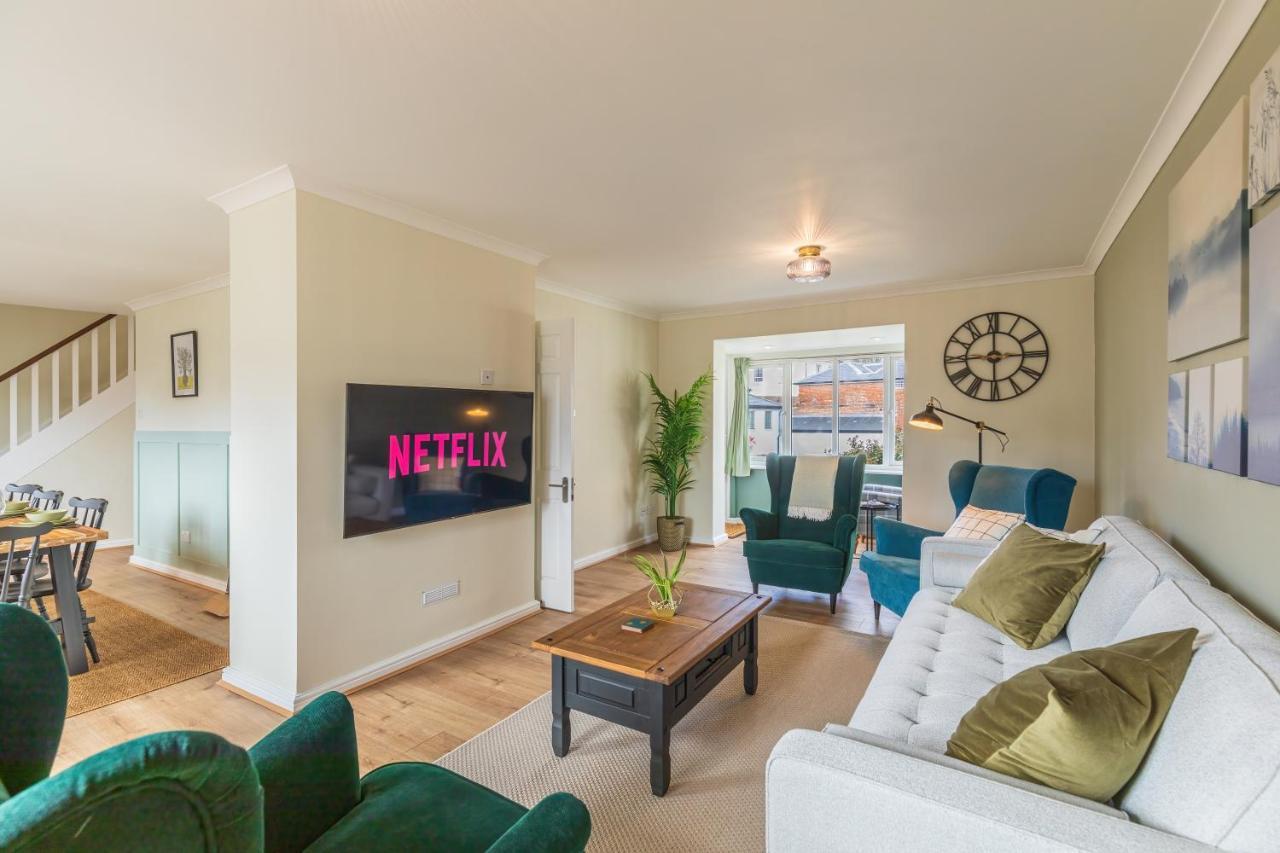 4 Bed City House With Private Garden And Parking Winchester Extérieur photo